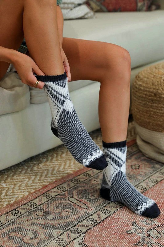 Blended Faux Mohair Diamond Pattern Crew Socks (Color Options)