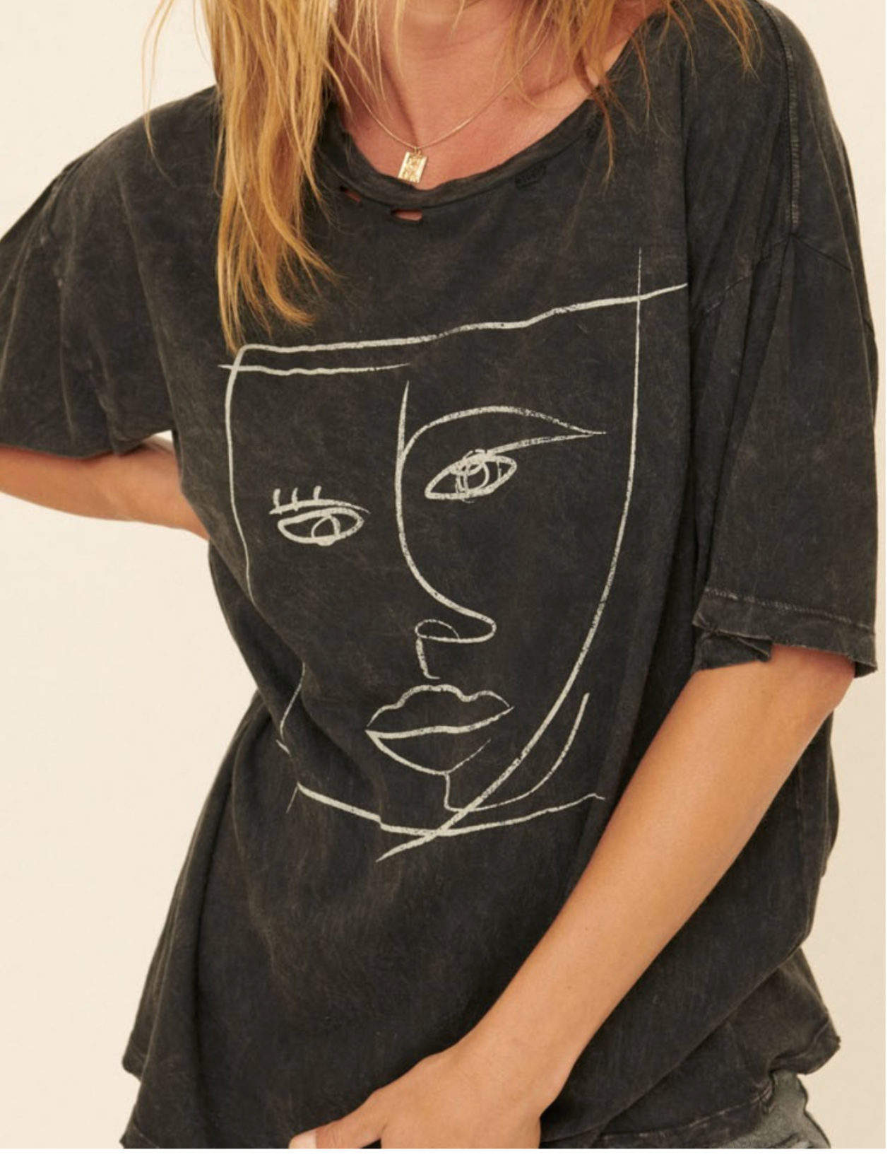 CHALK SKETCH FACE Distressed Tshirt