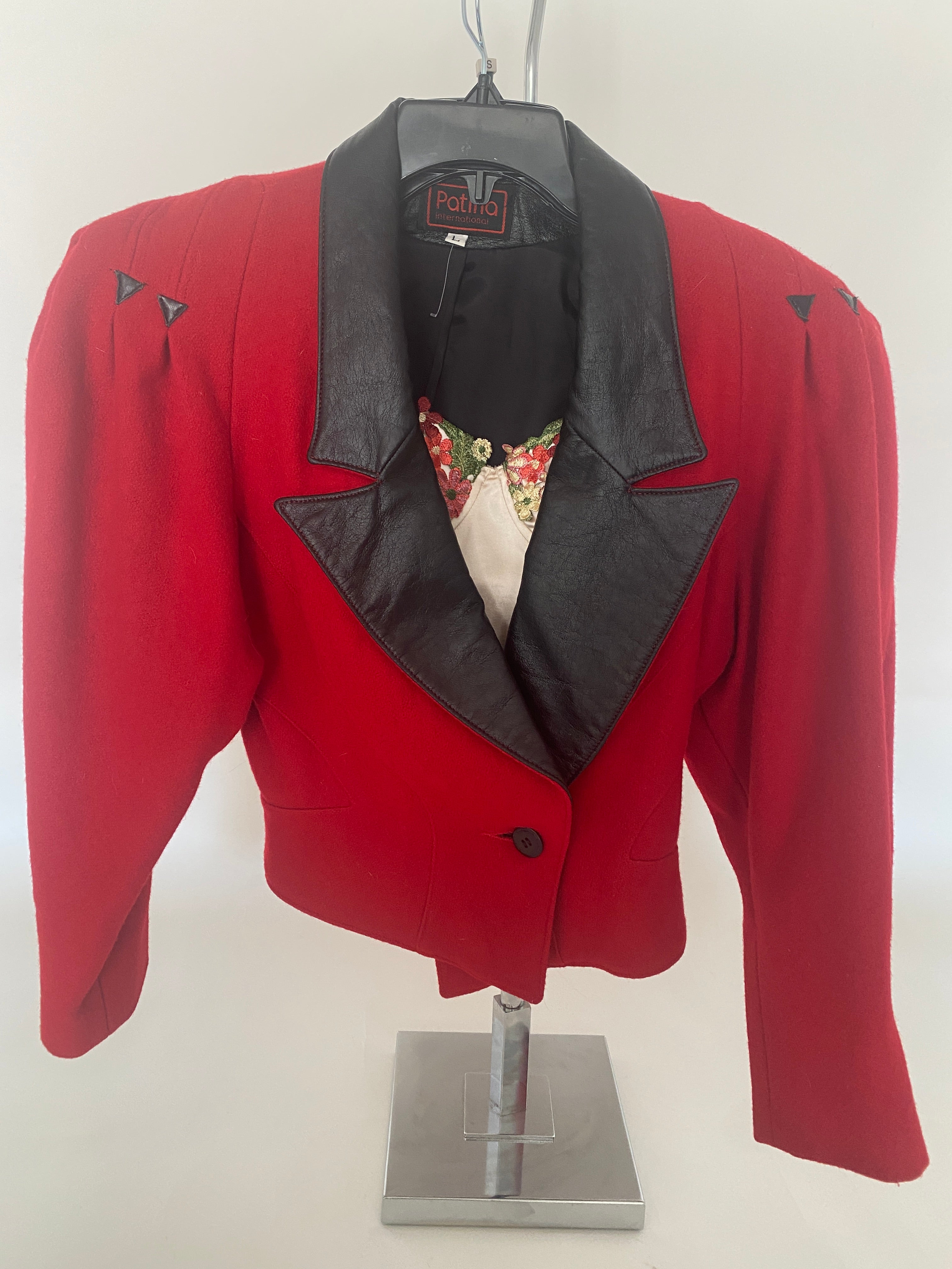RED PADDED SHOULDER CROPPED BLAZER 80s