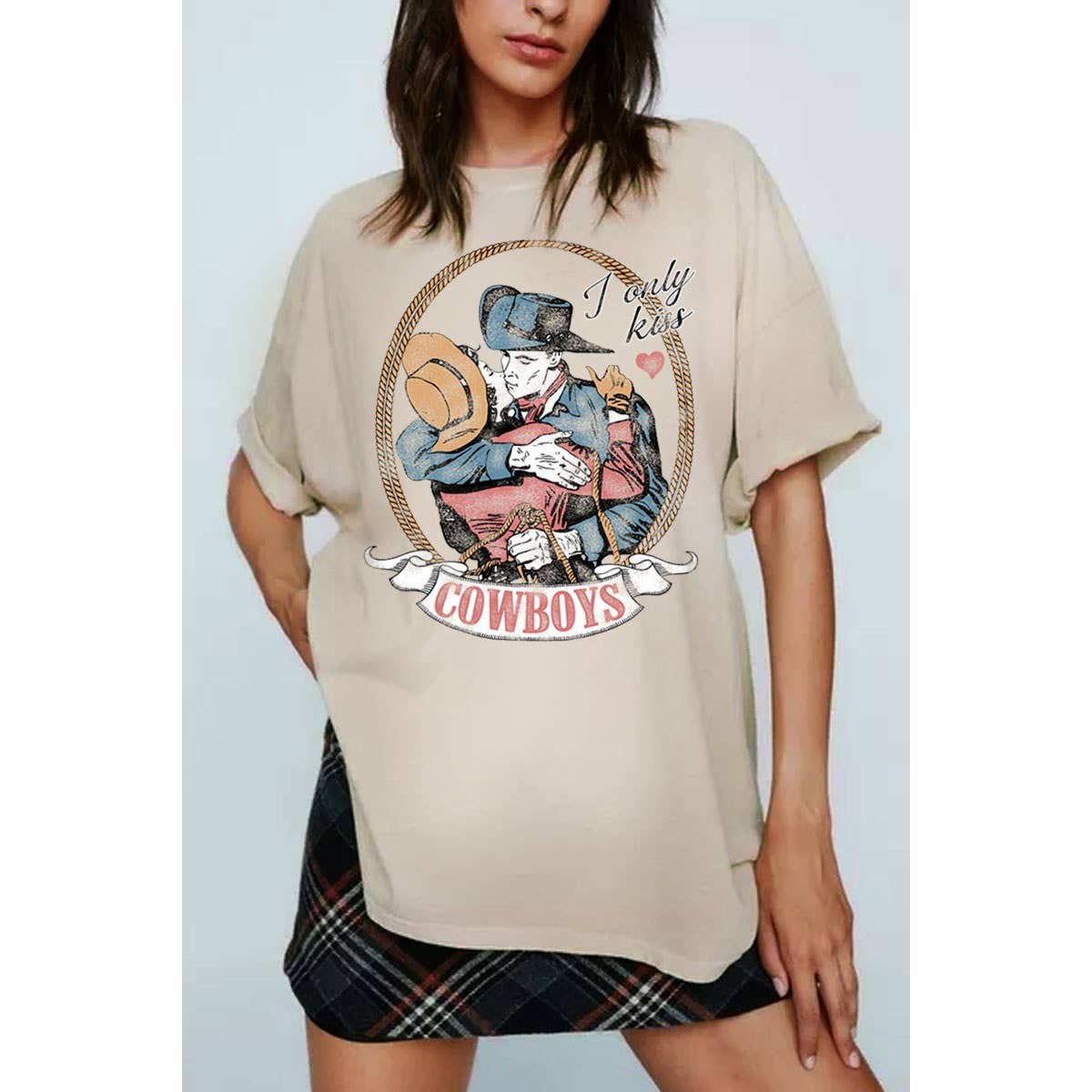 I ONLY KISS COWBOYS OVERSIZED TOP: White / L