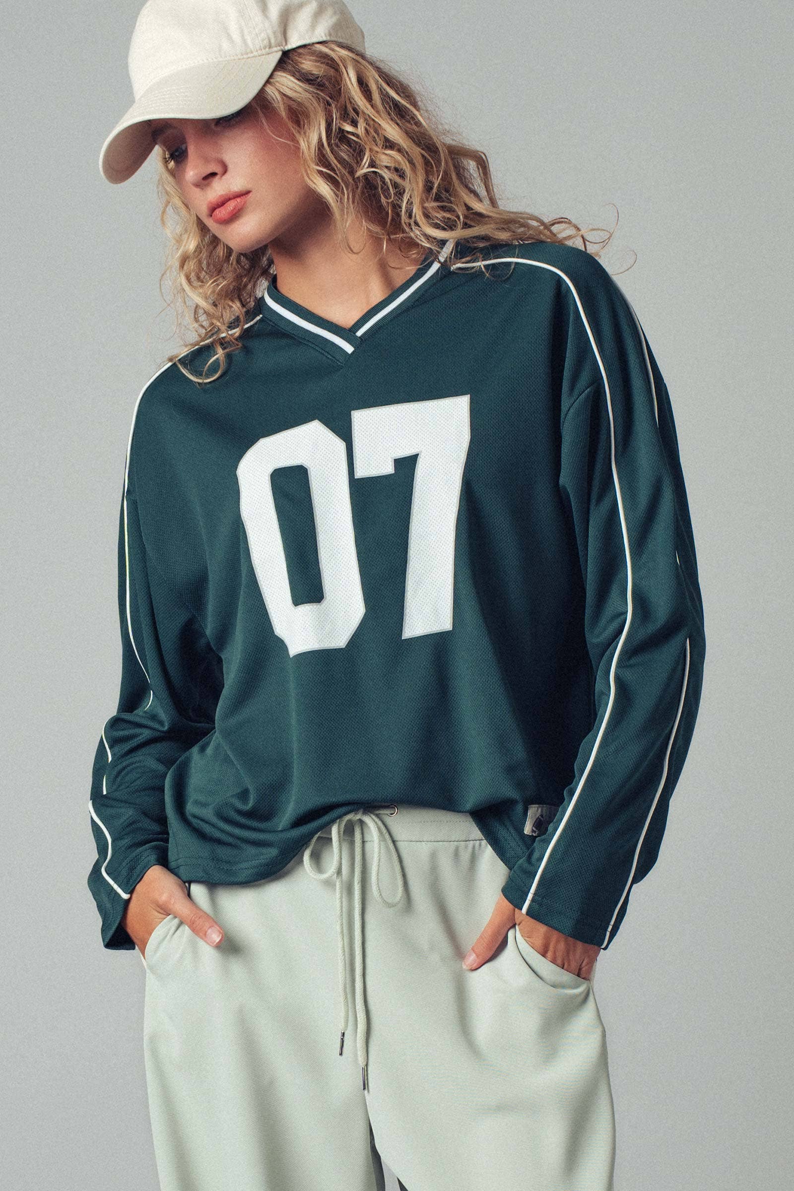 CHANNEL RETRO Varsity 07 Graphic V-Neck Jersey