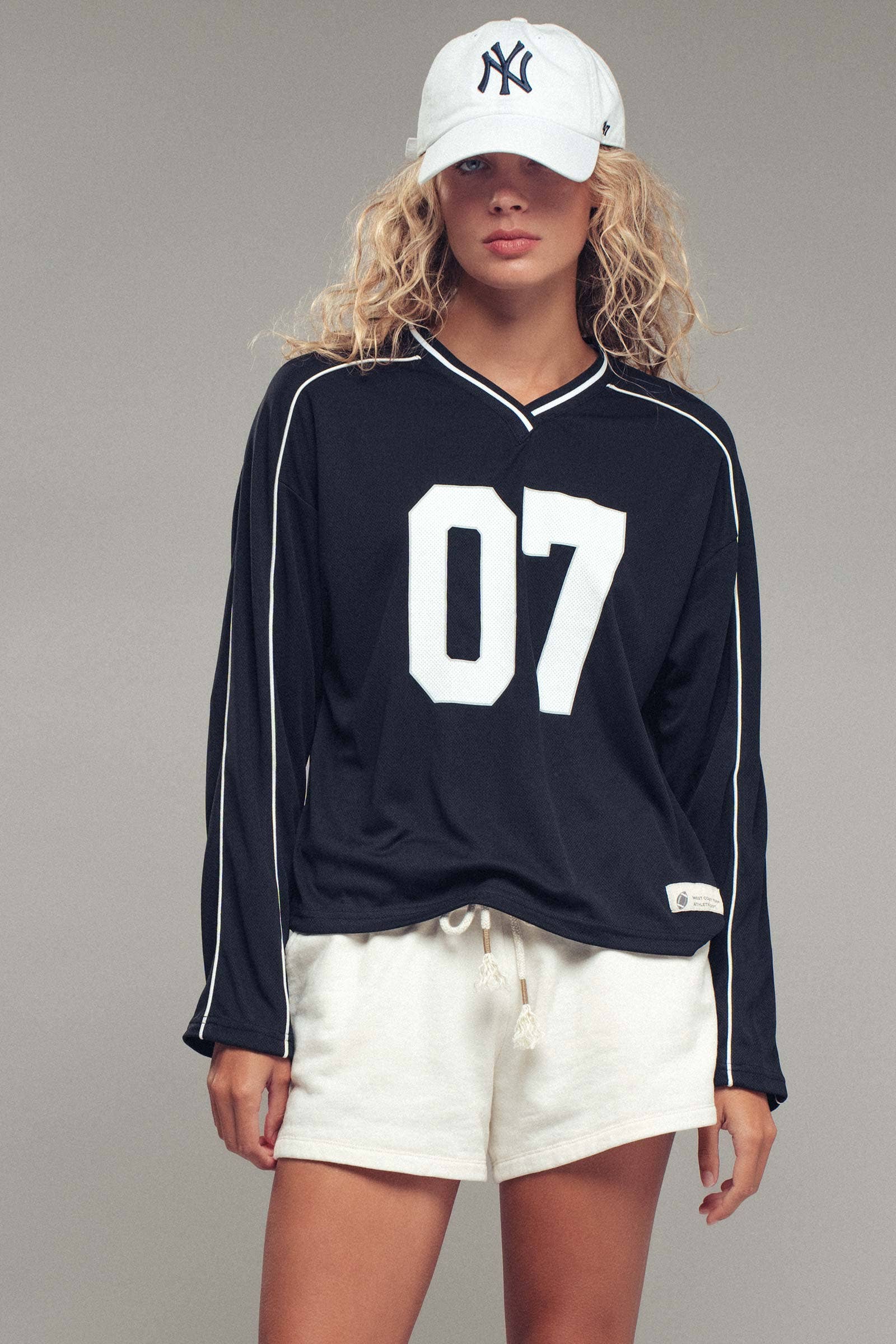 CHANNEL RETRO Varsity 07 Graphic V-Neck Jersey