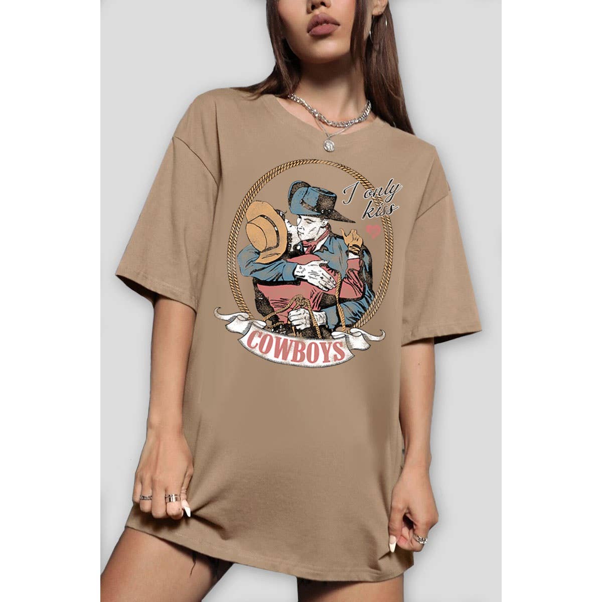 I ONLY KISS COWBOYS OVERSIZED TOP: White / L