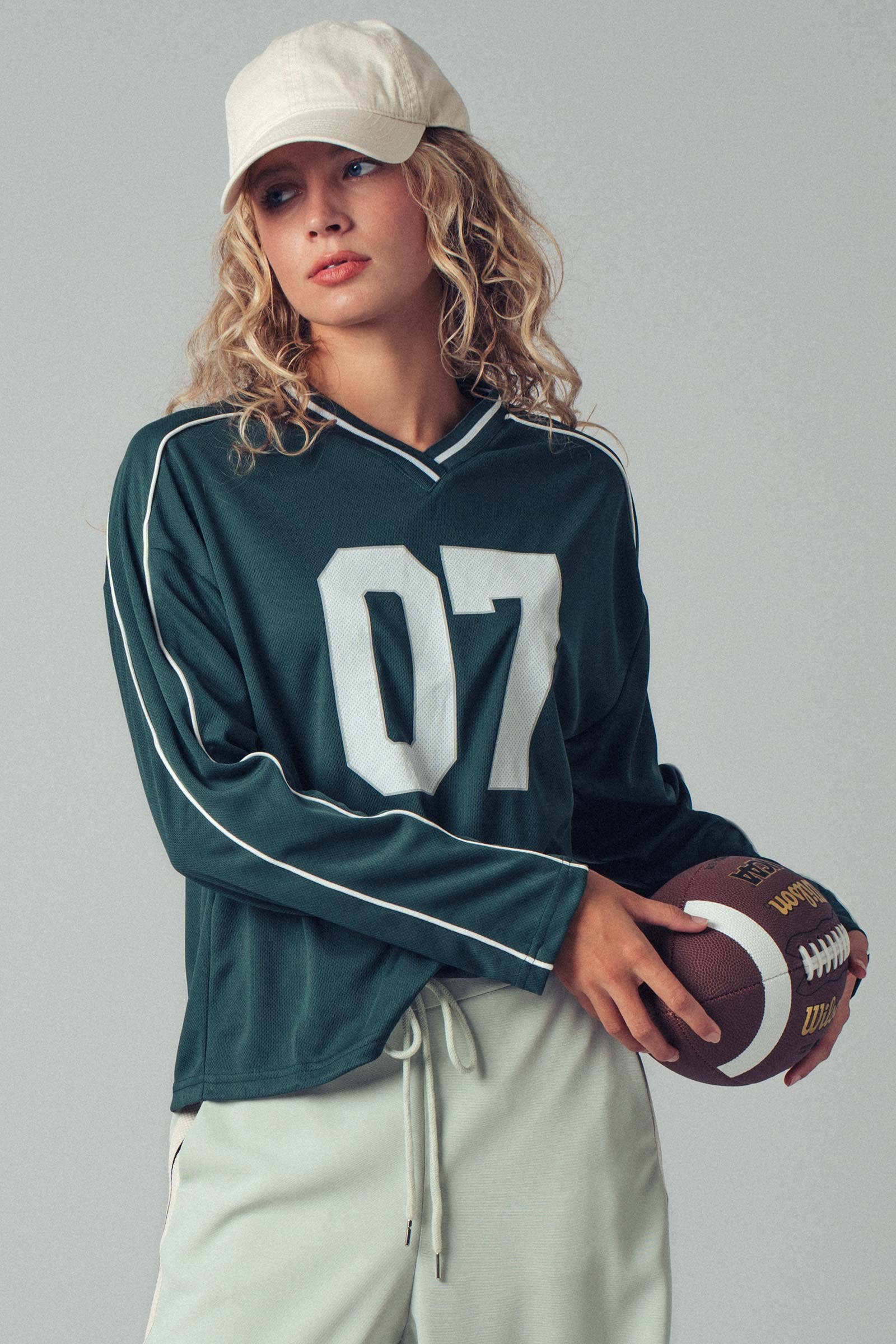 CHANNEL RETRO Varsity 07 Graphic V-Neck Jersey