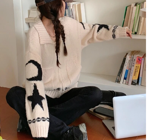 TO THE MOON AND STARS KNIT ZIPPER  WHITE CARDI
