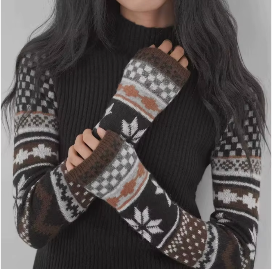 Fitted Graphic Sleeve Knit Sweater (COLOR OPTIONS)