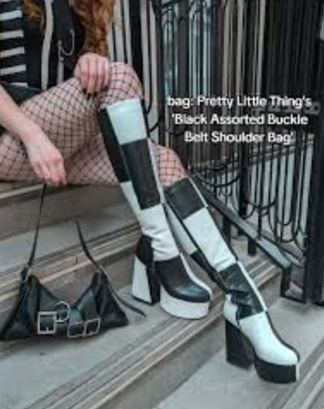 RETRO LAMODA RUNWAY PLATFORM BOOTS