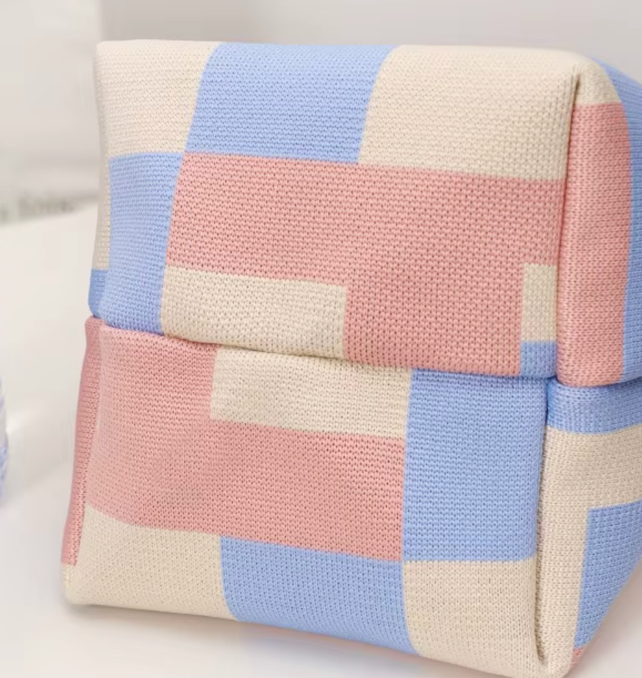 PINK KNIT LOVE BUCKET BAG