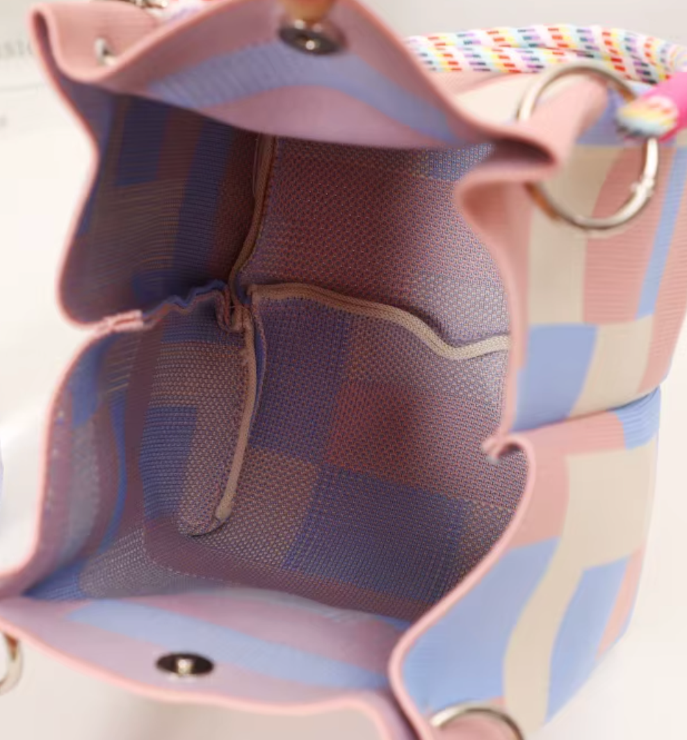 PINK KNIT LOVE BUCKET BAG