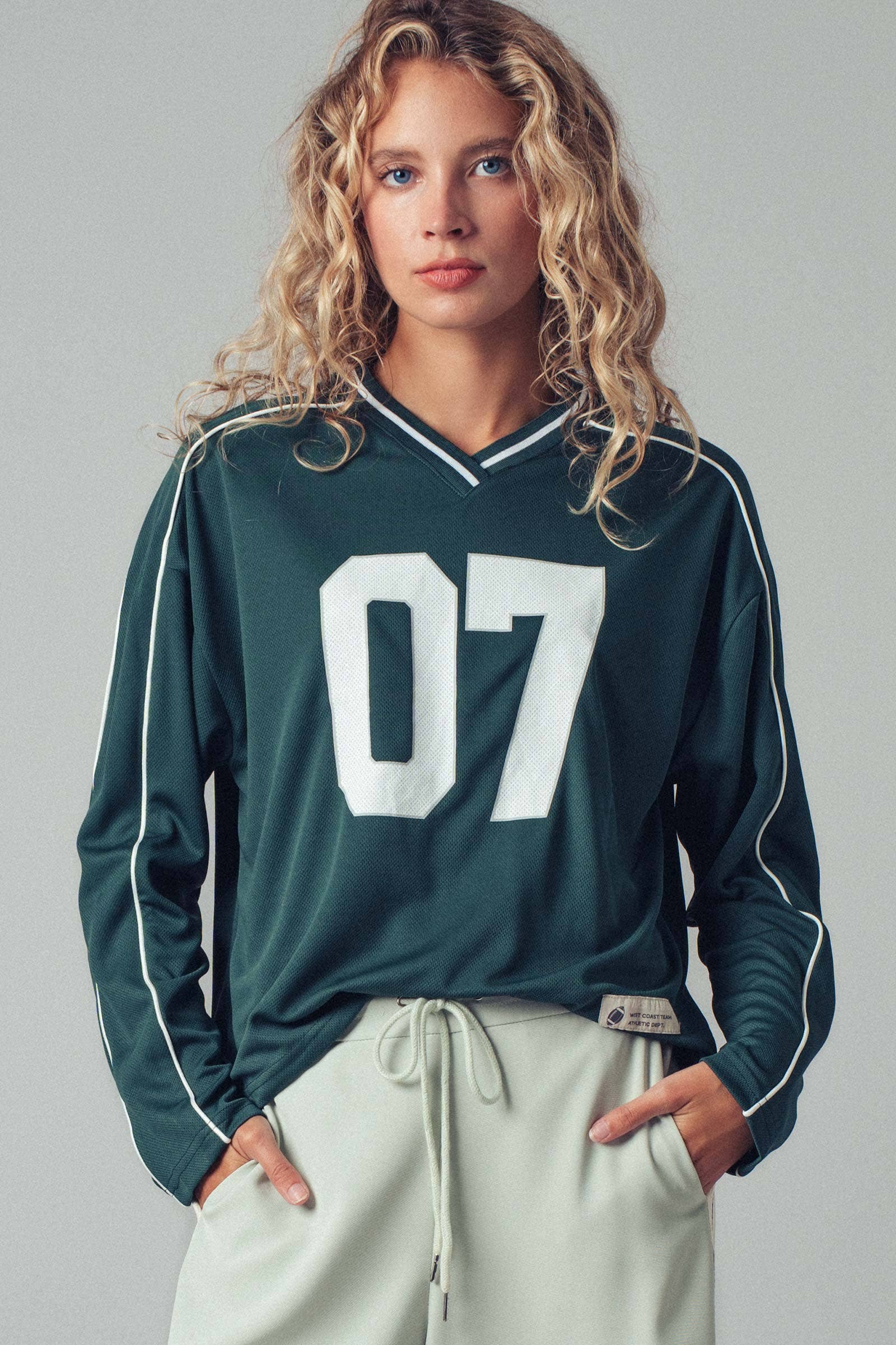 CHANNEL RETRO Varsity 07 Graphic V-Neck Jersey