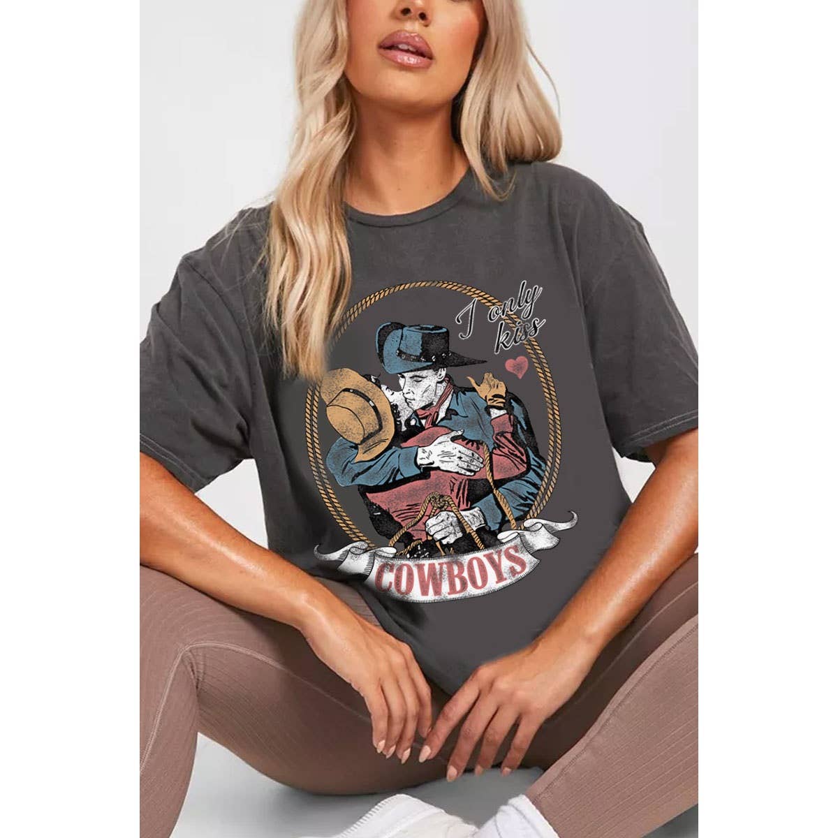 I ONLY KISS COWBOYS OVERSIZED TOP: White / L