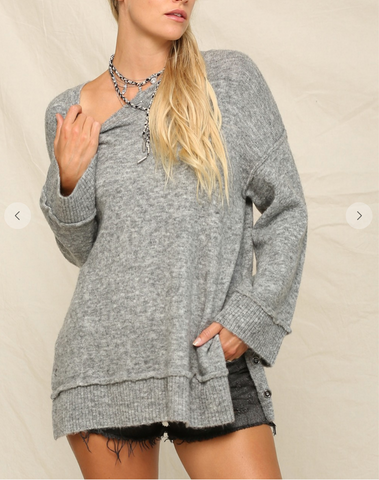 SOFT GRAY CREWNECK OVERSIZED SWEATER